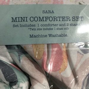 Bedding - Brand new 3 pieces King reversible comforter set Bedding - Brand new 3 pieces King reversible comforter set